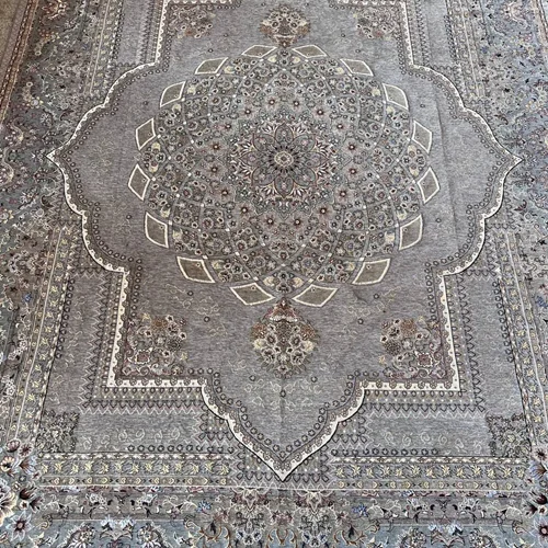 روفرشی سوپر گلشن یزد ابریشم گونه (مخمل بدون زرک) کد ۰۳۸ با رنگ بندی کرم و طوسی (۱.۵ و ۳ و ۶ و ۹ و ۱۲ متری)